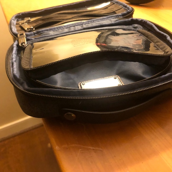 Tumi Alpha 2 Travel Kit **EXCELLENT Cond.* - Picture 7 of 7